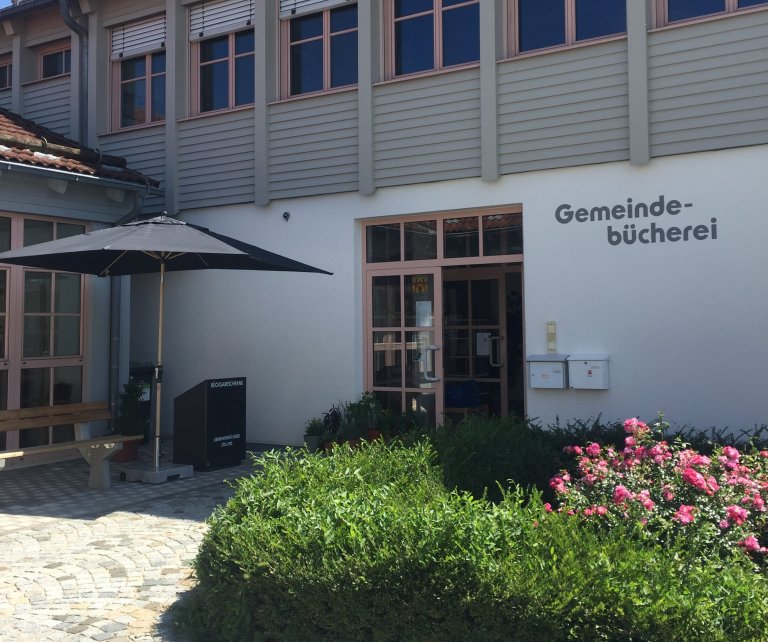 Grossansicht in neuem Fenster: Gemeindebücherei Zolling Grossansicht in neuem Fenster: Gemeindebücherei Zolling