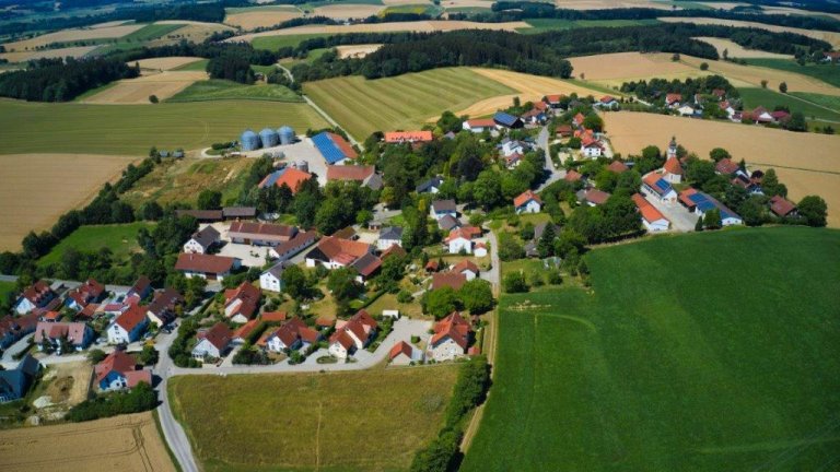 Grossansicht in neuem Fenster: Luftbildaufnahmen Zolling - Thann (4/4)